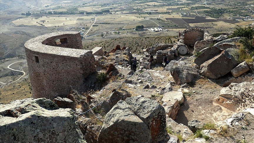  Konya’daki 5 bin yıllık stratejik kalenin ‘kapısı’ bulundu
